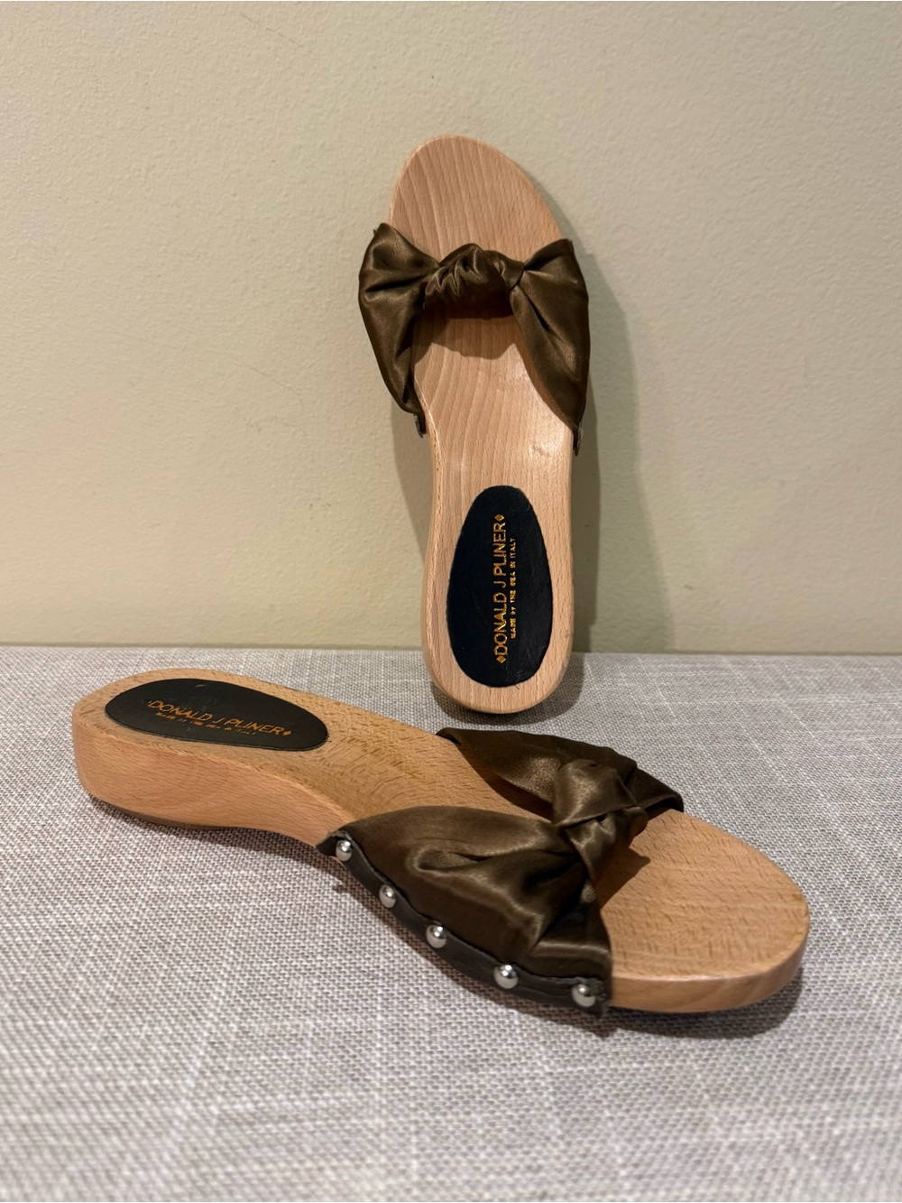 Donald J Pliner Olive Green Satin Bow Wood Slide Sandals Size 7M Italy Studded